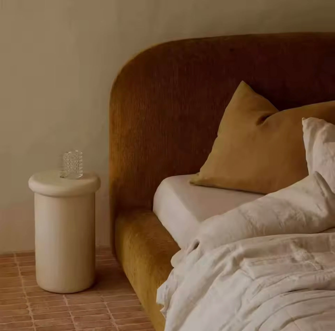 Minimalist Vintage Chenille Tufted Bed Frame with Solid Wood Base