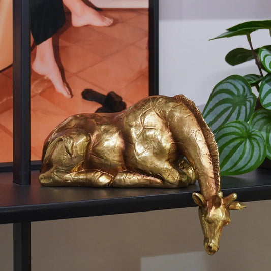 Gold Giraffe Resin Sculpture – Elegant Nature-Inspired Decor